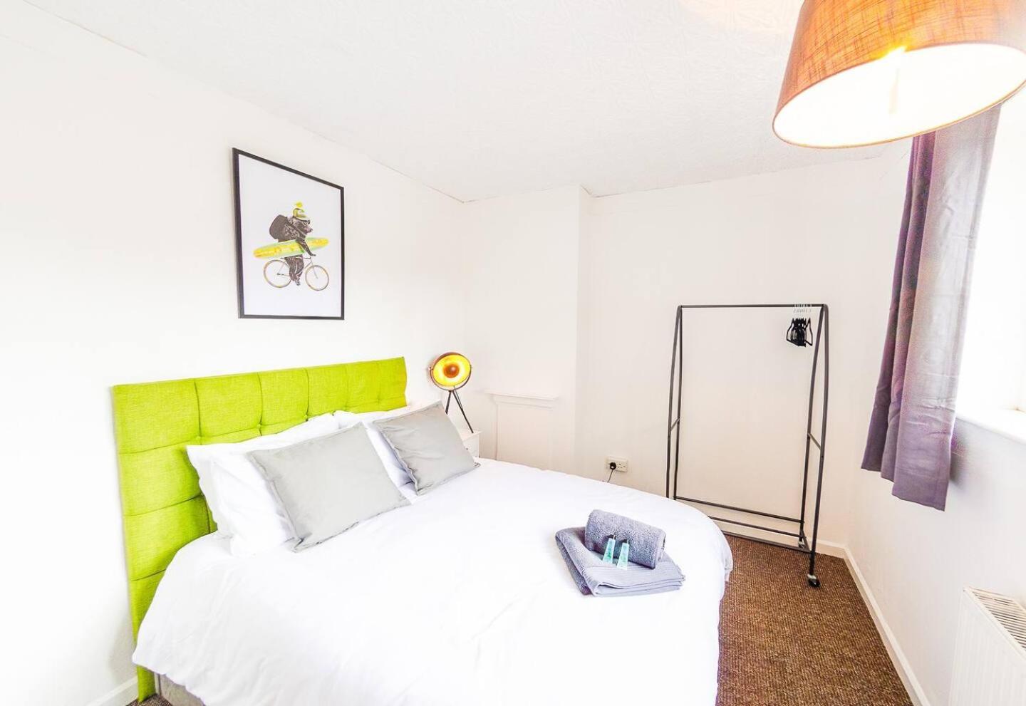 4 Bed - 2 Baths 1 Walk In Shower Lots Of Parking Ipswich Bagian luar foto